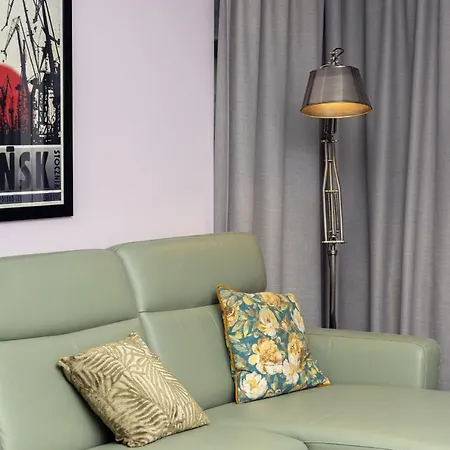 Aura Studio Downtown By Renters Apartment *